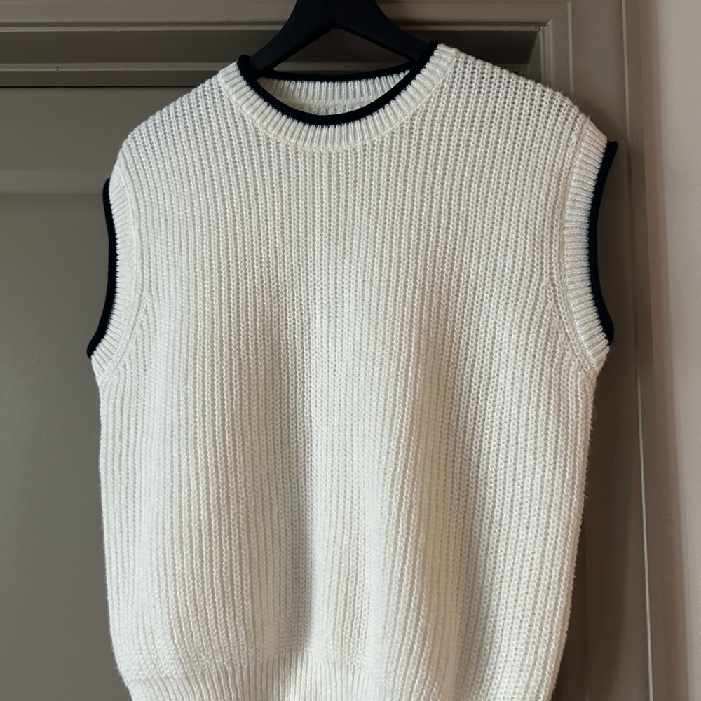 Commense White Crewneck Sweater